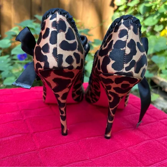 Betsey Johnson Calandra Leopard Print Ribbon Tie High Heel Sandals Size 8.5 NWOB
