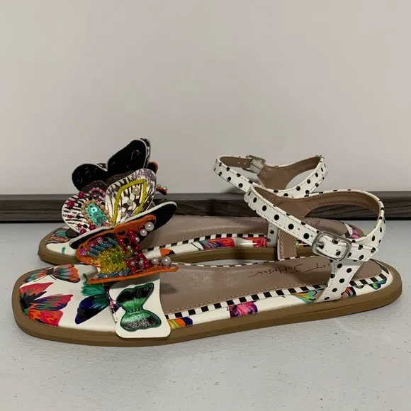 Betsey Johnson Dacie White Butterfly Sandal-Size 4 (Big Girl)/6 Women’s New