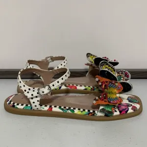 Betsey Johnson Dacie White Butterfly Sandal-Size 4 (Big Girl)/6 Women’s New