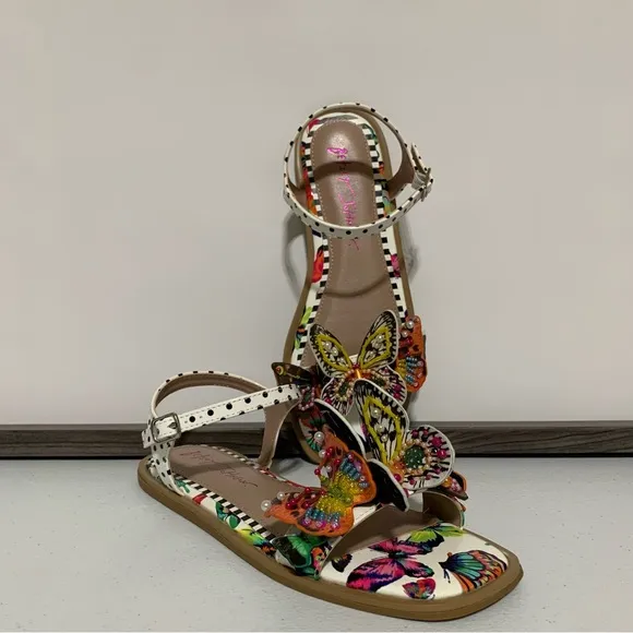 Betsey Johnson Dacie White Butterfly Sandal-Size 4 (Big Girl)/6 Women’s New