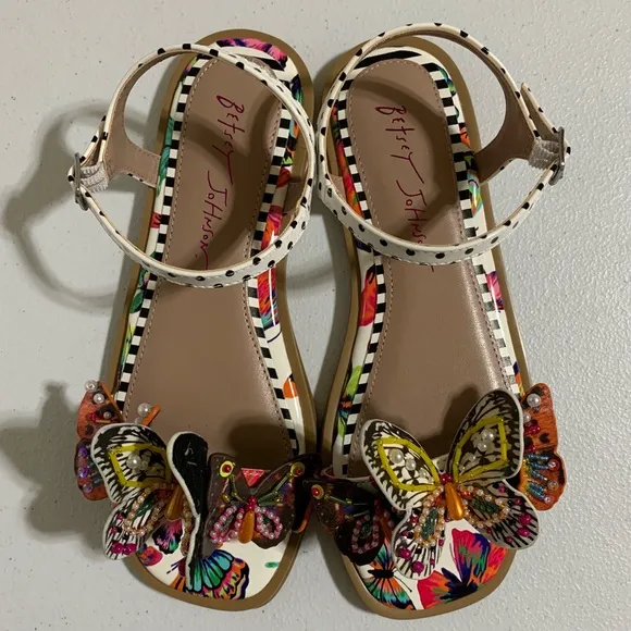 Betsey Johnson Dacie White Butterfly Sandal-Size 4 (Big Girl)/6 Women’s New