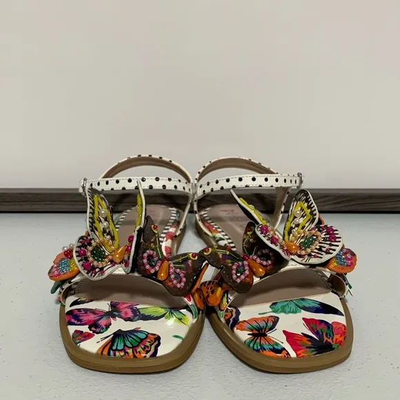 Betsey Johnson Dacie White Butterfly Sandal-Size 4 (Big Girl)/6 Women’s New