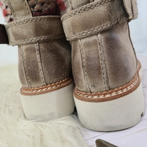 Bionica Dawkins tall boots sweater knit waterproof taupe gray leather size 7
