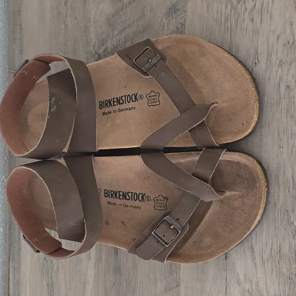 BIRKENSTOCK Yara leather strap sandals lEU size 42 US size W11-11.5/M 9-9.5