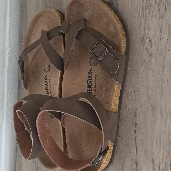 BIRKENSTOCK Yara leather strap sandals lEU size 42 US size W11-11.5/M 9-9.5