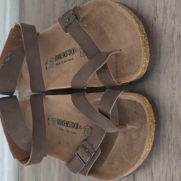 BIRKENSTOCK Yara leather strap sandals lEU size 42 US size W11-11.5/M 9-9.5
