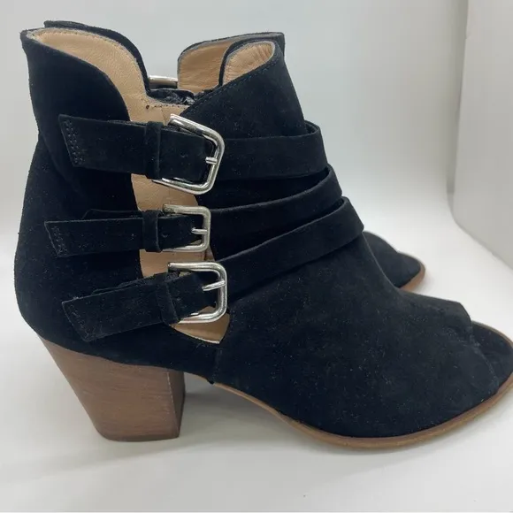 Black Ankle Boots with Chunky Heel and Peep-Toe