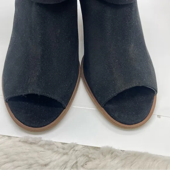 Black Ankle Boots with Chunky Heel and Peep-Toe