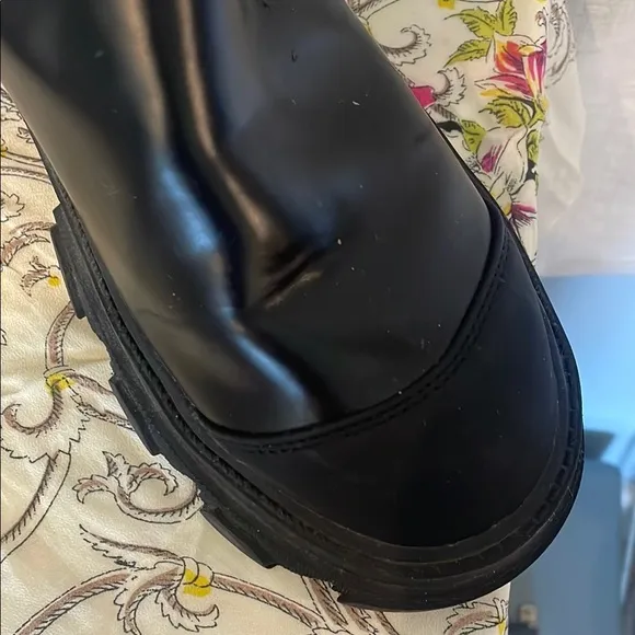 Black Chunky Chelsea Boots size 8 never worn