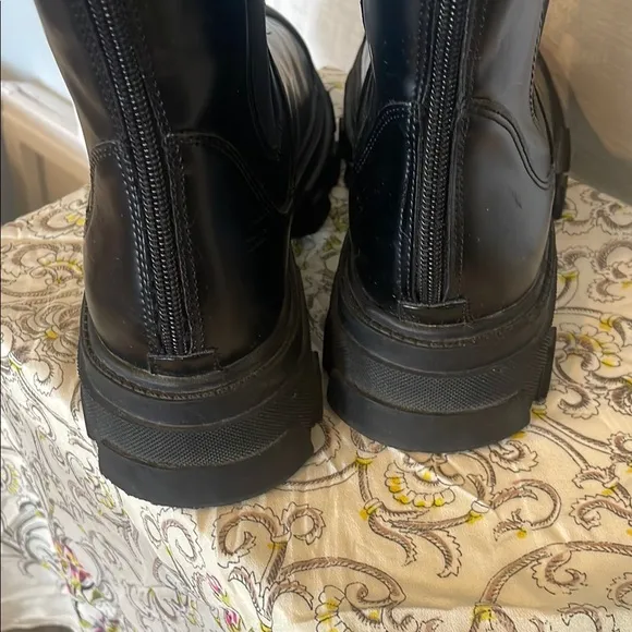 Black Chunky Chelsea Boots size 8 never worn
