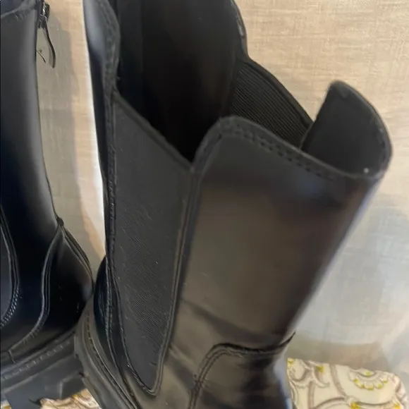 Black Chunky Chelsea Boots size 8 never worn