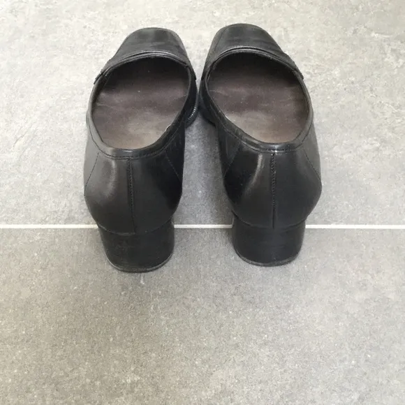 Black leather Circa Joan and David chunk heels, size 6.5