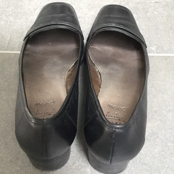 Black leather Circa Joan and David chunk heels, size 6.5