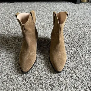 Boden Western Boots Size 40 US 8.5 Mid Calf Brown Suede Leather Pointed Heel New