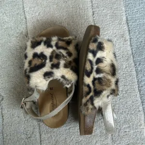 Bonpoint  fur kitty sandals