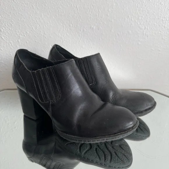 BORN Black Leather Western Breckin Low Ankle Chunky Block Heel Slip On Boots