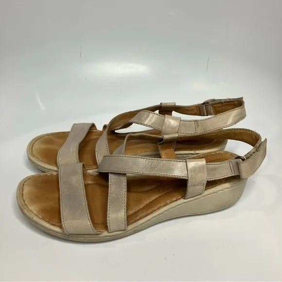 Born Idella wedge leather sandals tan size 9