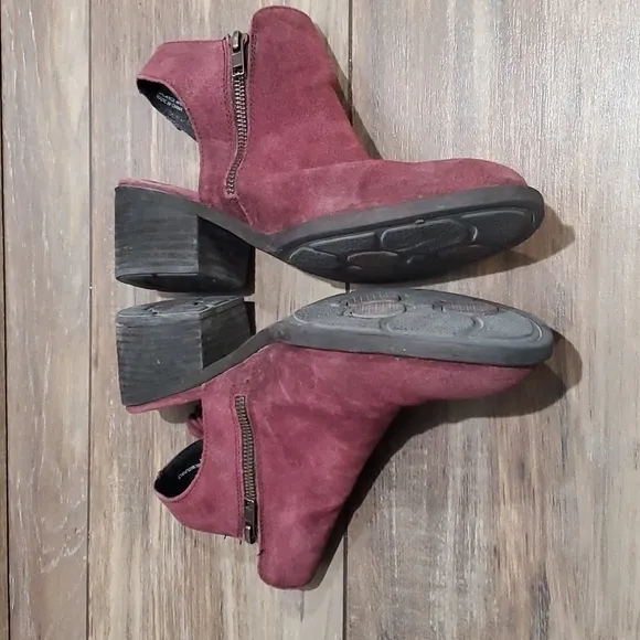 Born Women Suede Ankle sandals booties block heels open back sz 9