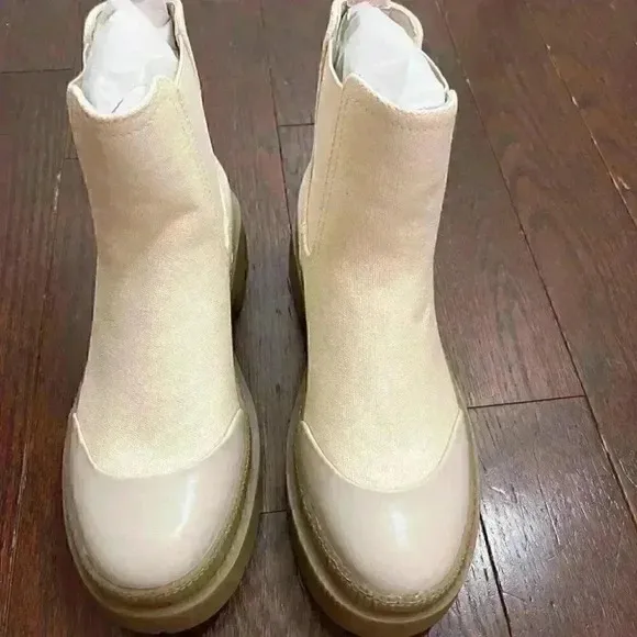 Brand New Olivia Miller Zadie Boots in Ivory Size 7.5