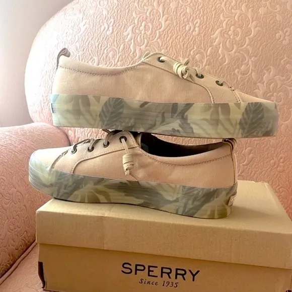 Brand New Sperry Crest Vibe Platform Sneakers Beige Green Leaf Tropical Neutral