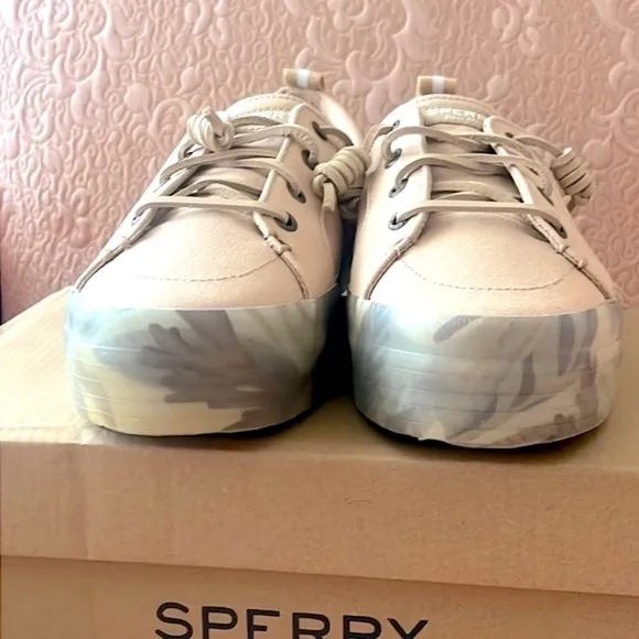 Brand New Sperry Crest Vibe Platform Sneakers Beige Green Leaf Tropical Neutral