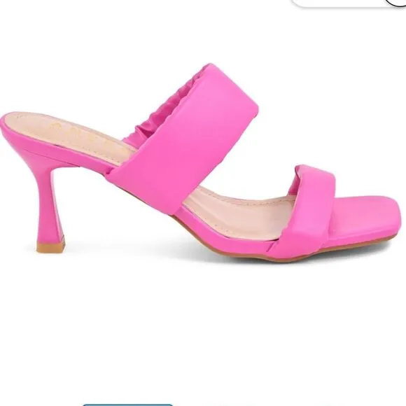 BRAND NEW ANDREW BY ANDREW STEVEN'S WOMEN'S CORA SANDALS