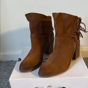 Brown Suede Heeled Ankle Boots with Chunky‎ Heel