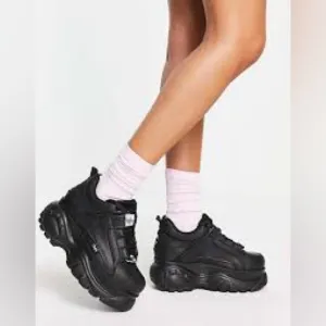 BUFFALO LONDON NWBClassic Low BS LeatherLondon Black Sneakers