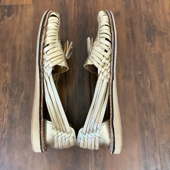 CACAHI'S CACLE'S Girls Gold Leather Tasseled Huaraches Sandals MEXICO MADE