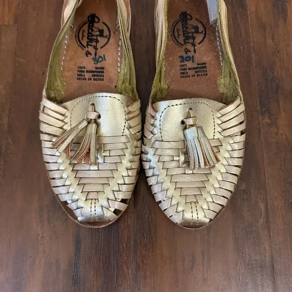 CACAHI'S CACLE'S Girls Gold Leather Tasseled Huaraches Sandals MEXICO MADE
