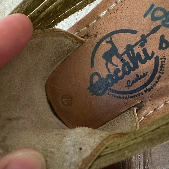 CACAHI'S CACLE'S Girls Gold Leather Tasseled Huaraches Sandals MEXICO MADE
