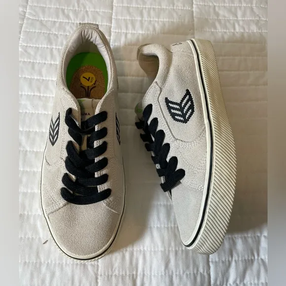 Cariuma X Atari OCA Shoes Womens Sz 7.5 In Vintage White Gray Suede Sneakers