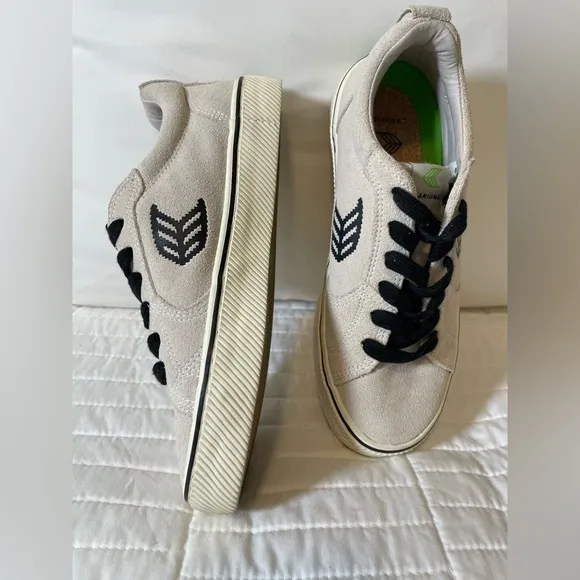 Cariuma X Atari OCA Shoes Womens Sz 7.5 In Vintage White Gray Suede Sneakers
