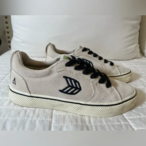 Cariuma X Atari OCA Shoes Womens Sz 7.5 In Vintage White Gray Suede Sneakers