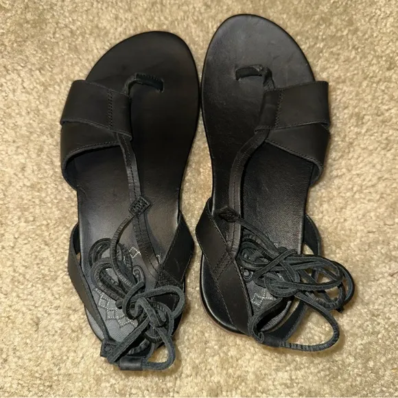 CHACO Sandals Size 7 Black Leather Calf Tie Flats Thong Toe Style #2397116