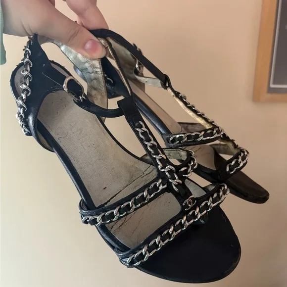 Chanel black leather sandals with silver chain