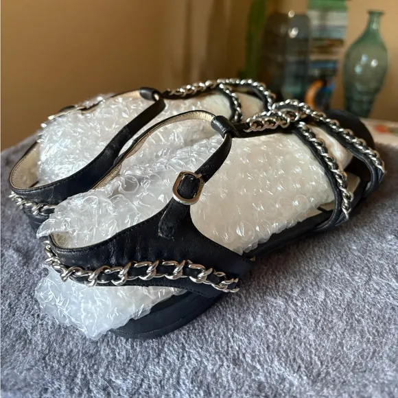 Chanel black leather sandals with silver chain