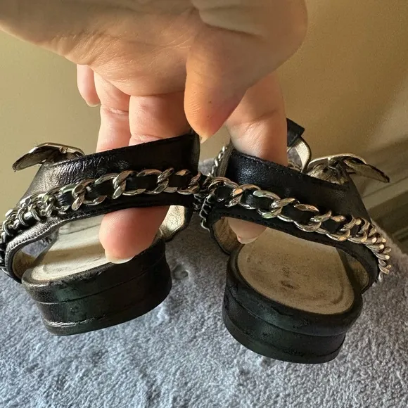 Chanel black leather sandals with silver chain