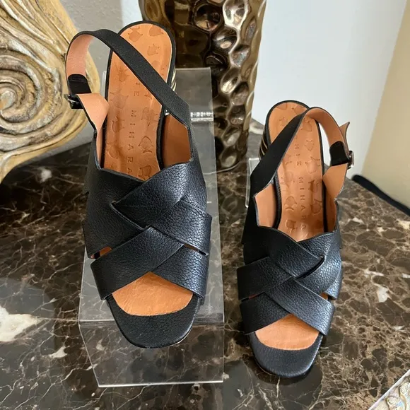 Chie Mihara Made in Spain Black Leather Open Toe Stripe Heel Sandals Sz 37.5/7.5