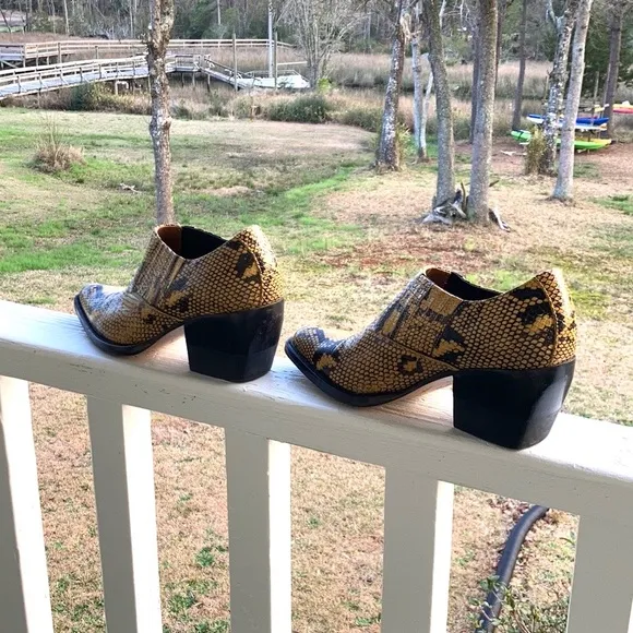 Chloe Rylee Low Boot 🥾 Snake Skin Python Print One of the &quot;It&quot; Patterns Luxe