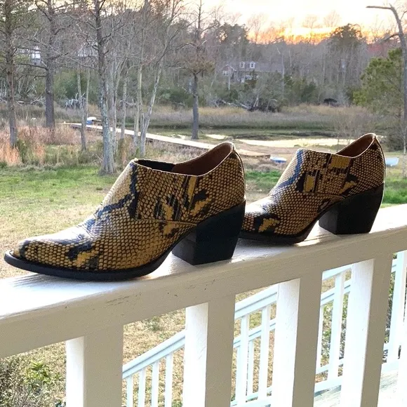 Chloe Rylee Low Boot 🥾 Snake Skin Python Print One of the &quot;It&quot; Patterns Luxe