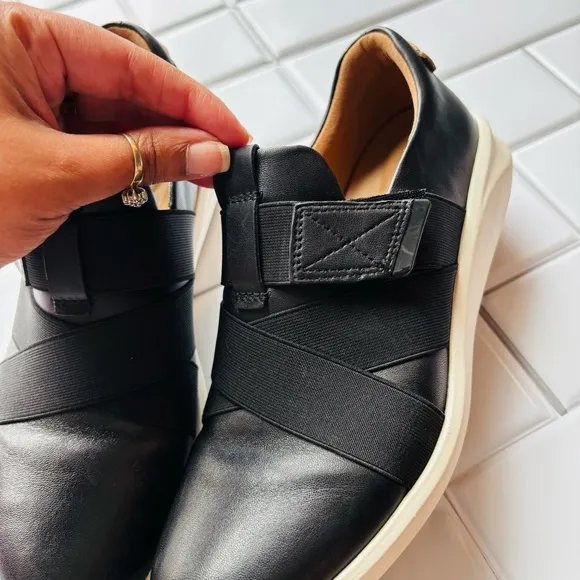 Clarks Black Un Rio Strap Sneakers Size 9.5M