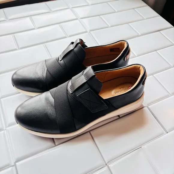 Clarks Black Un Rio Strap Sneakers Size 9.5M