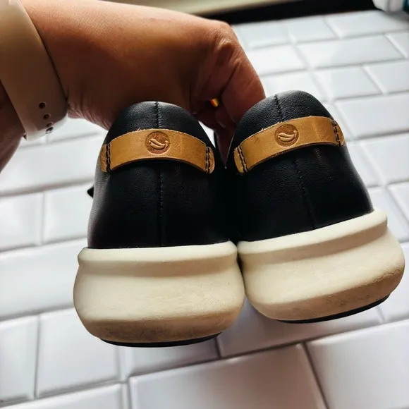Clarks Black Un Rio Strap Sneakers Size 9.5M