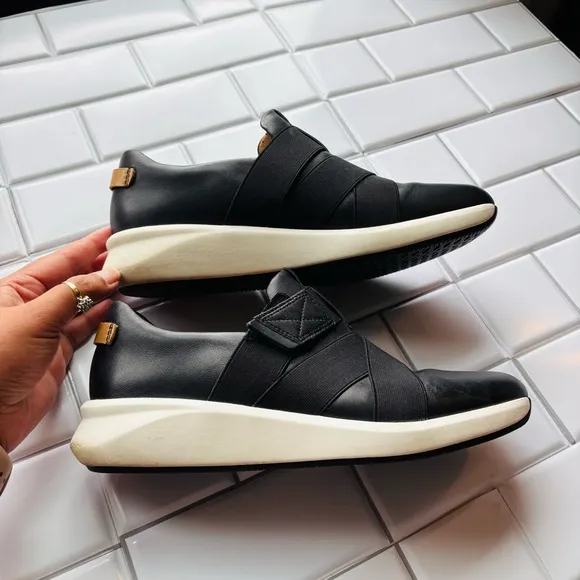 Clarks Black Un Rio Strap Sneakers Size 9.5M