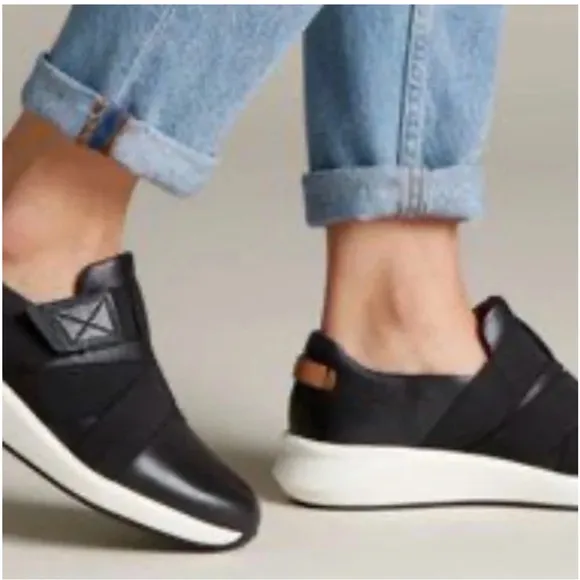 Clarks Black Un Rio Strap Sneakers Size 9.5M