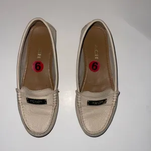 Coach Fredrica driving Moccasins