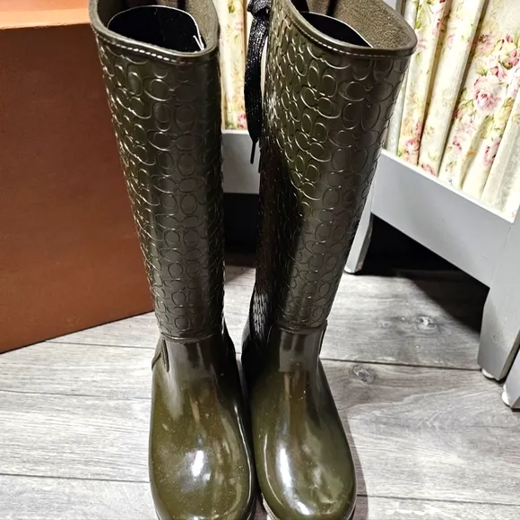 Coach Signature Rain Boots Mid-Calf Green FG1876 Embossed Size 9B NEW
