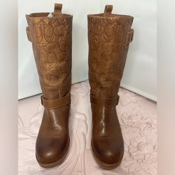 COACH “VIRGINIA” Iconic Logo Brown Embossed Monogram Riding Moto Boots 8B