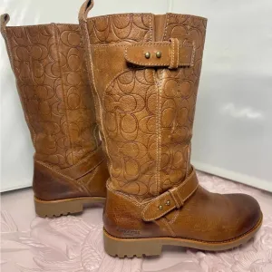 COACH “VIRGINIA” Iconic Logo Brown Embossed Monogram Riding Moto Boots 8B